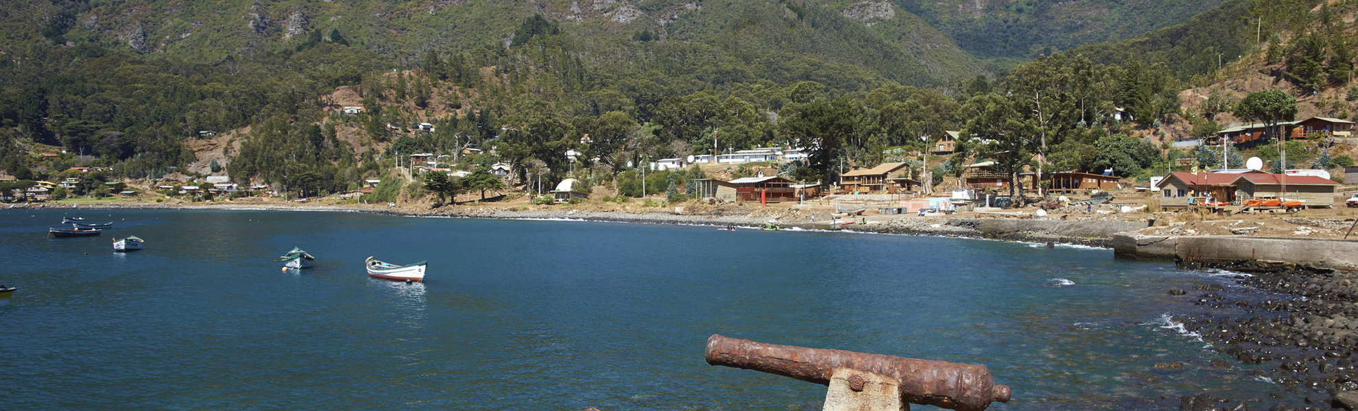 Kanonen in San Juan auf der Robinson Crusoe Insel, Chile
