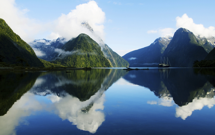 Milford Sound bei klarer Sicht, Neuseeland
