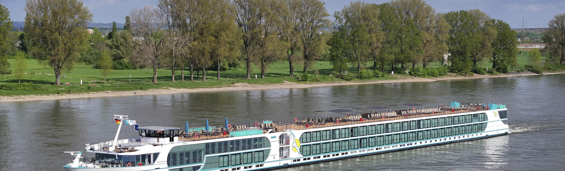 MS Amina auf dem Rhein