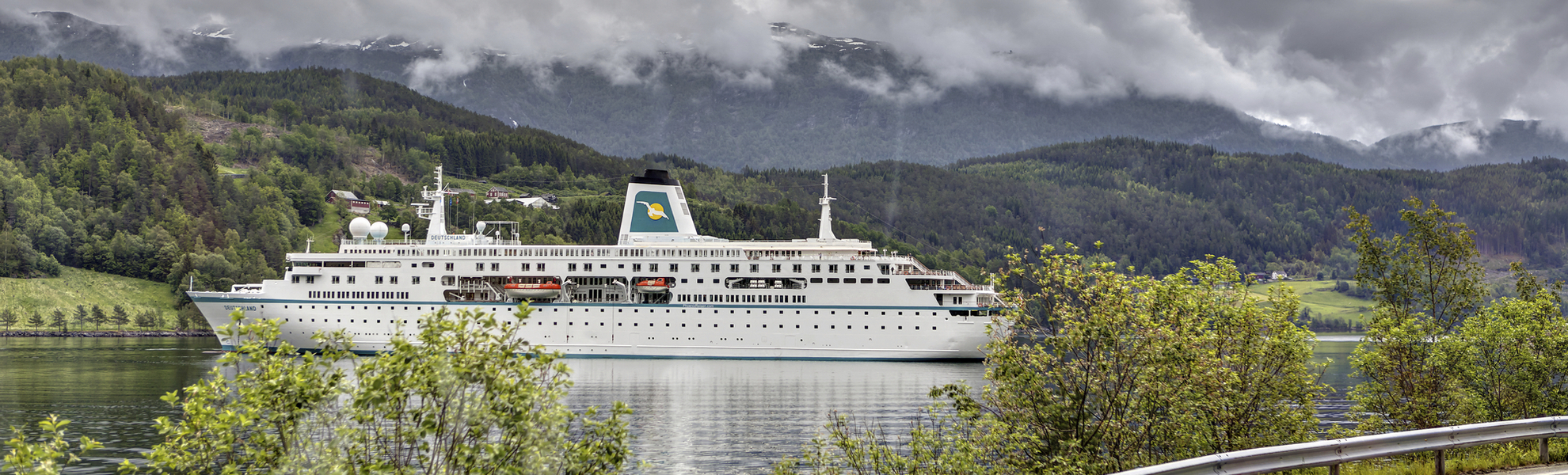 MS Deutschland in Ulvik