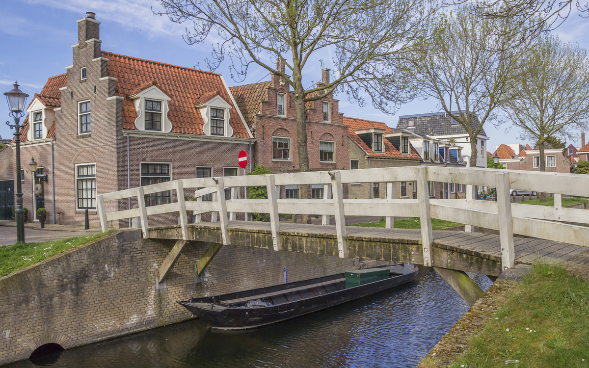 Bruecke ueber dem Kanal von Medemblik, Niederlande