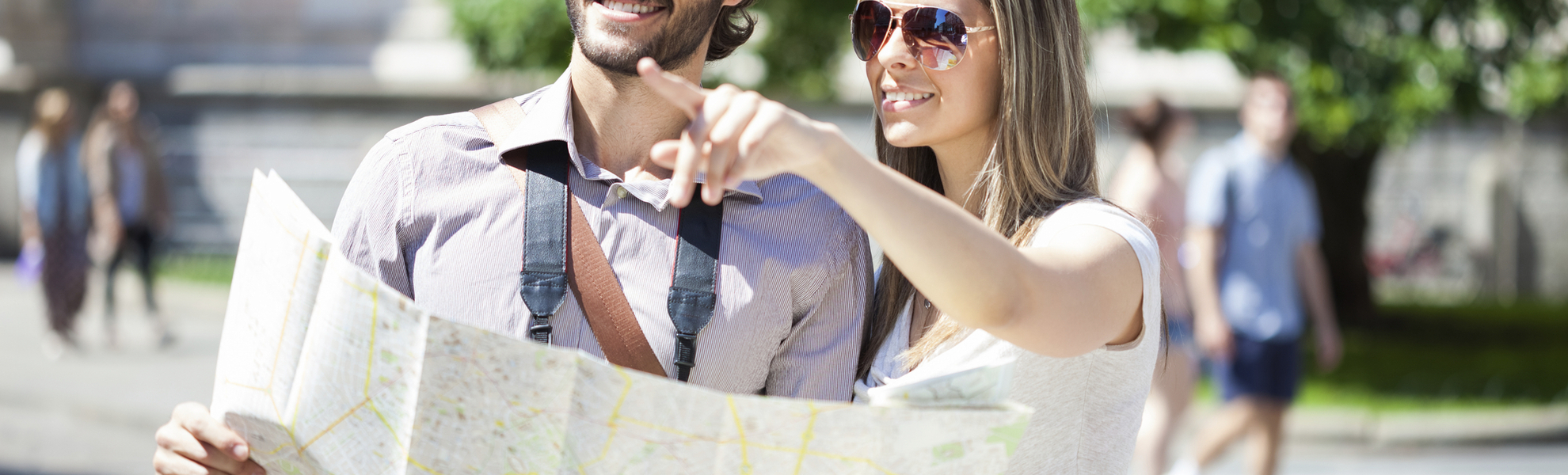Pärchen mit Stadtplan in Budapest, Ungarn