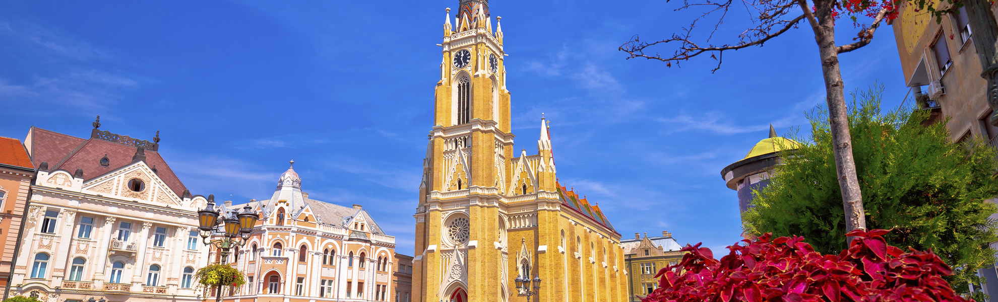 Freiheitsplatz und Kathedrale von Novi Sad, Serbien