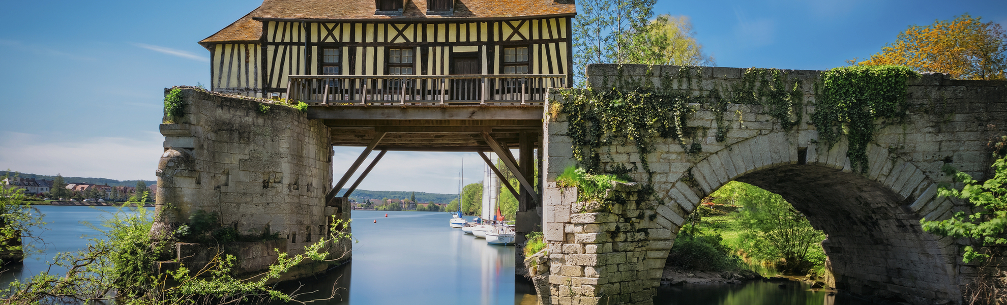 Gebrochene Brücke in Vernon, Frankreich