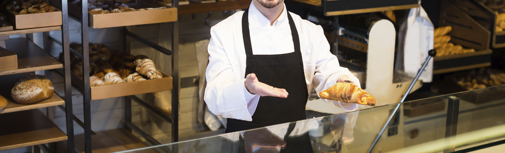 Französischer Bäcker in einer Bäckerei
