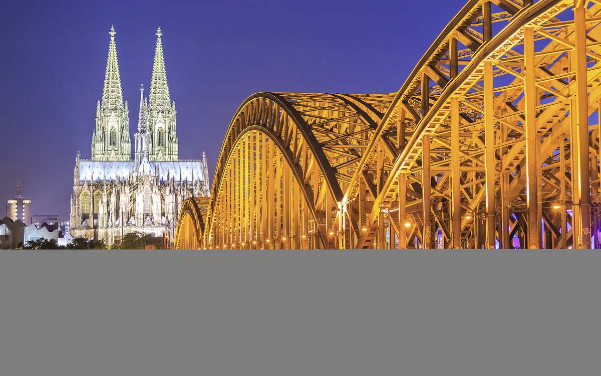 Kölner Dom und Hohenzollernbrücke bei Nacht, Deutschland