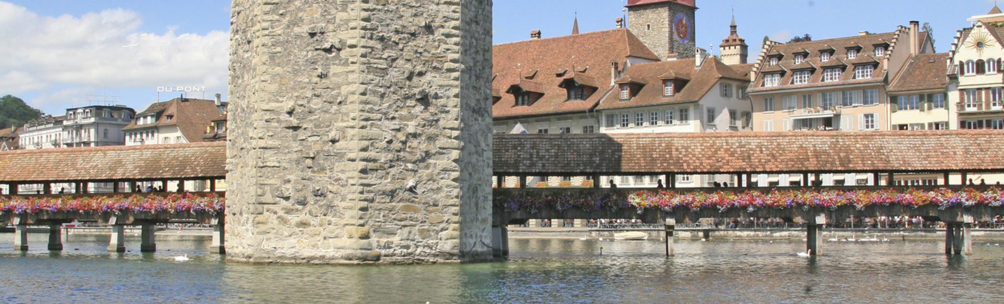 Kapellturm und Kapellbrücke in Luzern, Schweiz