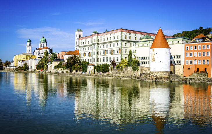 Haeuser am Ufer von Passau, Deutschland
