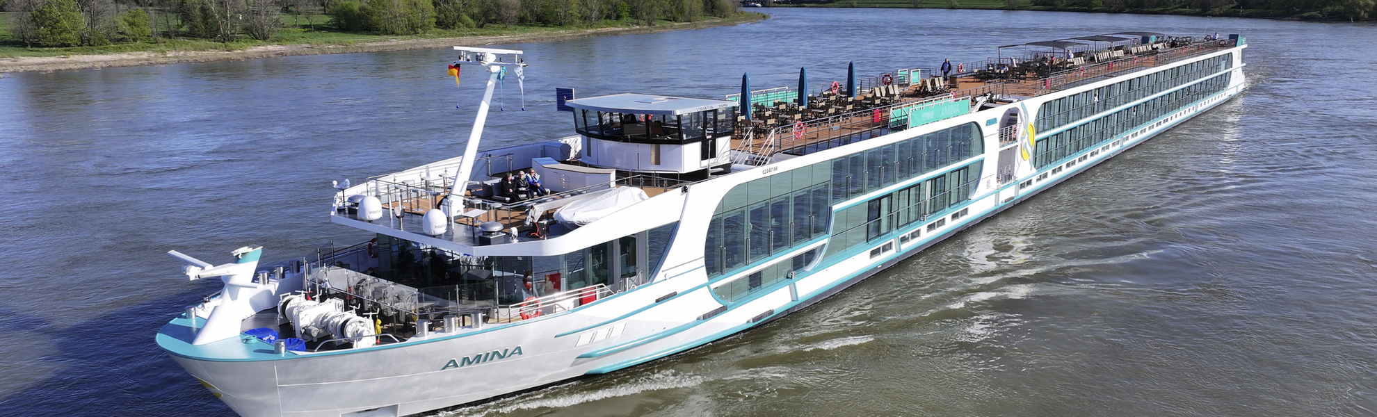 MS Amina auf dem Rhein