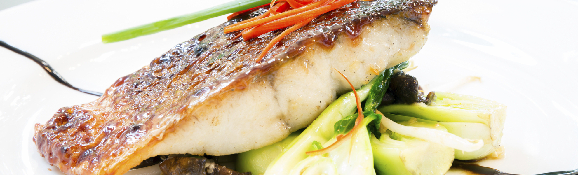 Frisch gebratener Barramundi Fisch