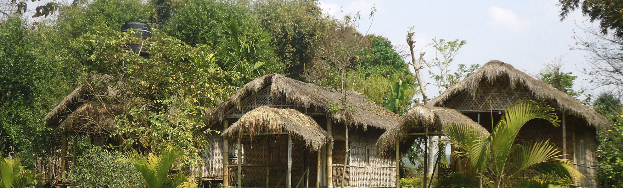 Bambushütten auf der Insel Majuli, Indien