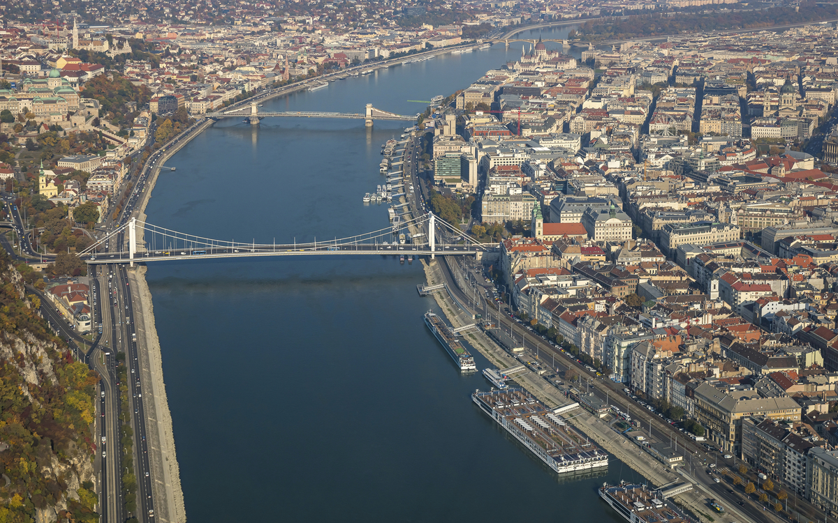 Liegestellen in Budapest, Ungarn