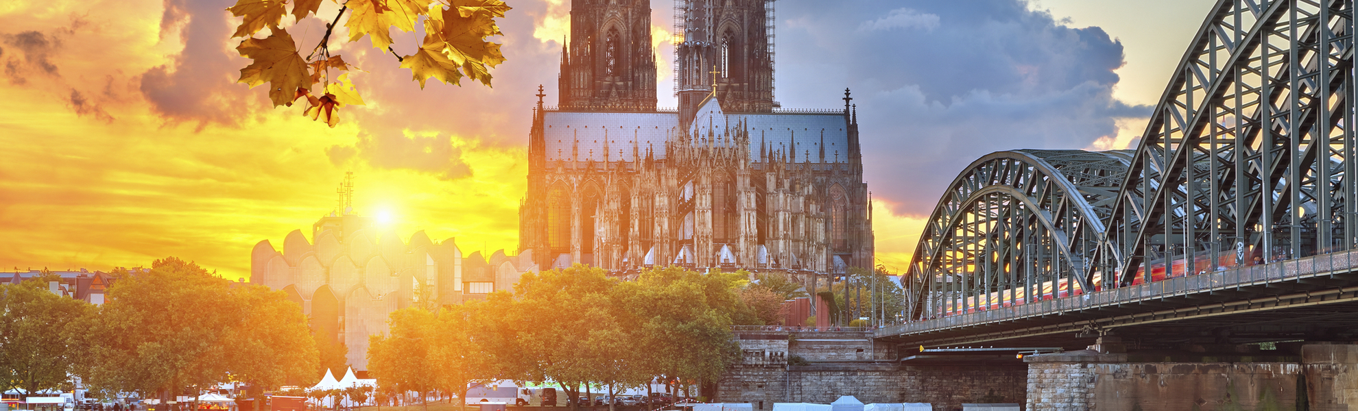 Der Kölner Dom und die Hohenzollernbrücke, Köln, Deutschland