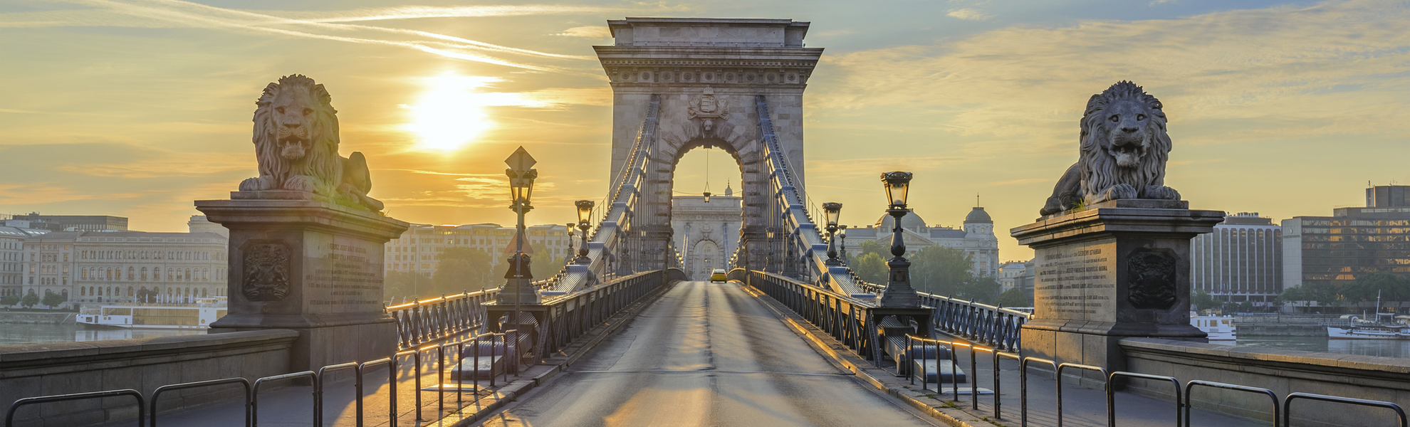 Kettenbrücke während des Sonnenuntergangs in Budapest, Ungarn