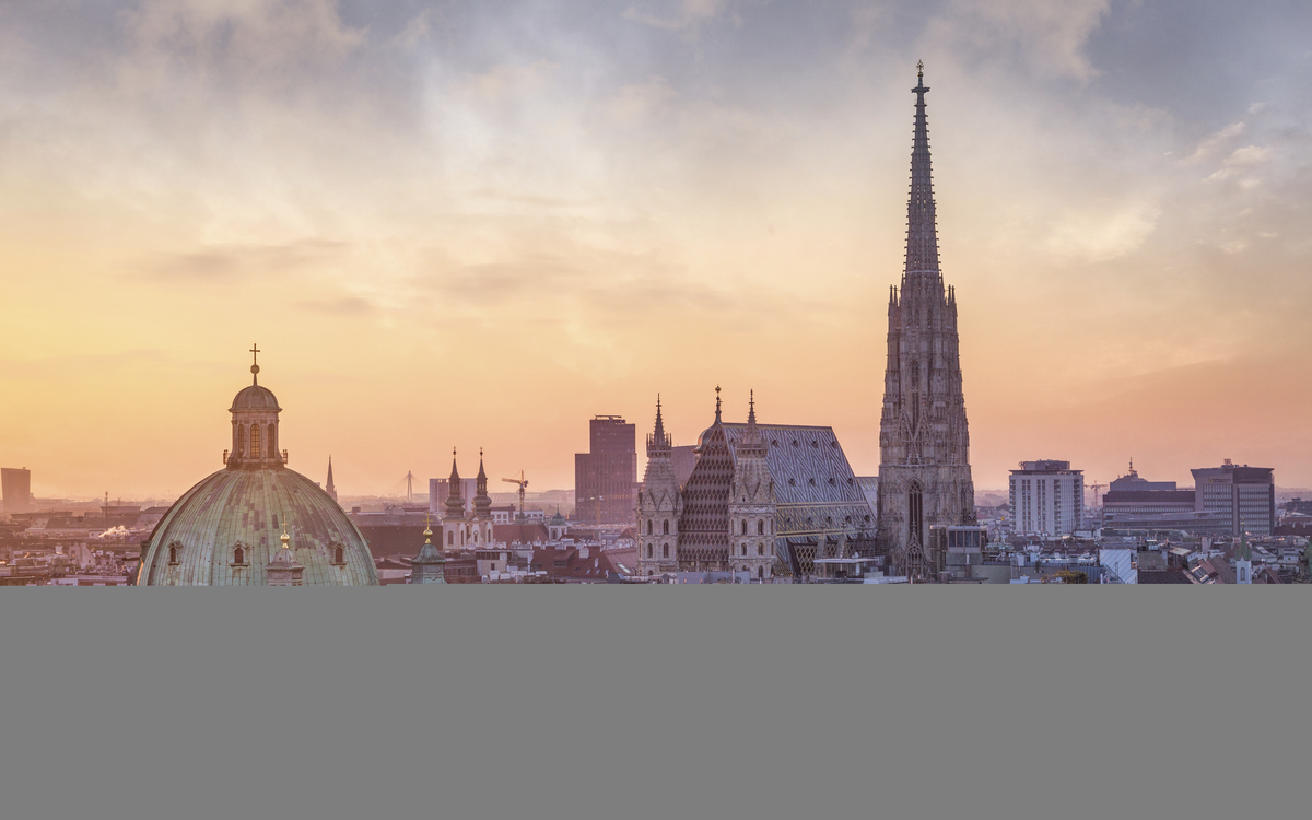 Skyline von Wien bei Sonnenuntergang, Oesterreich