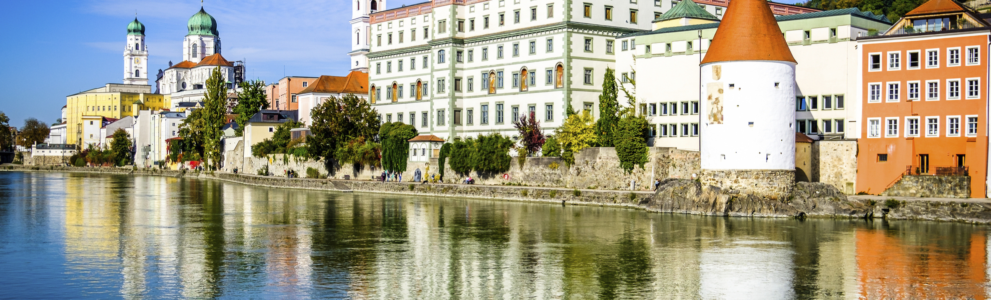 Haeuser am Ufer von Passau, Deutschland
