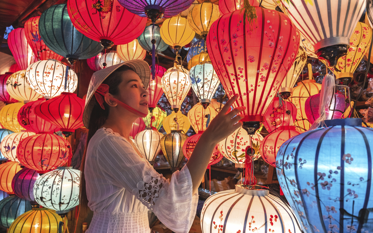 Vietnamesin mit Lampions