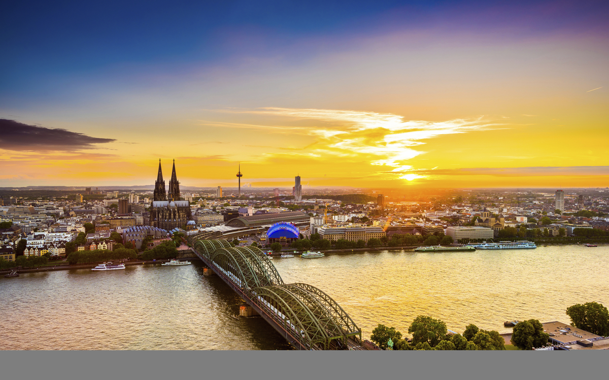 Sonnenuntergang über Köln, Deutschland