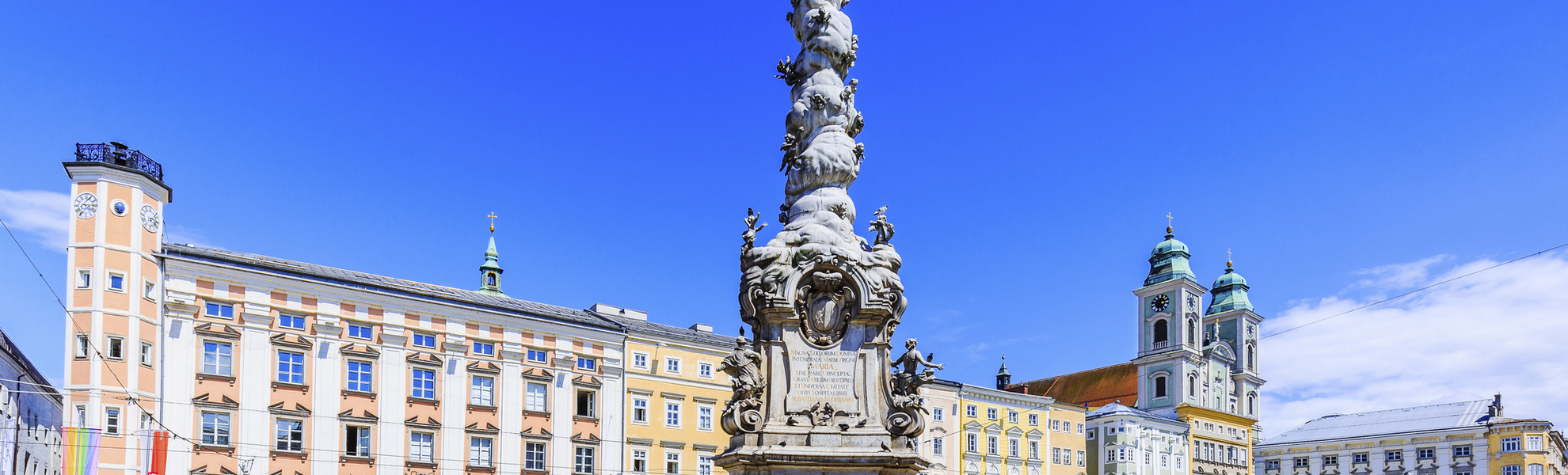 Dreifaltigkeitssäule auf einem Platz in Linz, Österreich