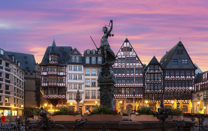 Justitia Statue in Frankfurt, Deutschland