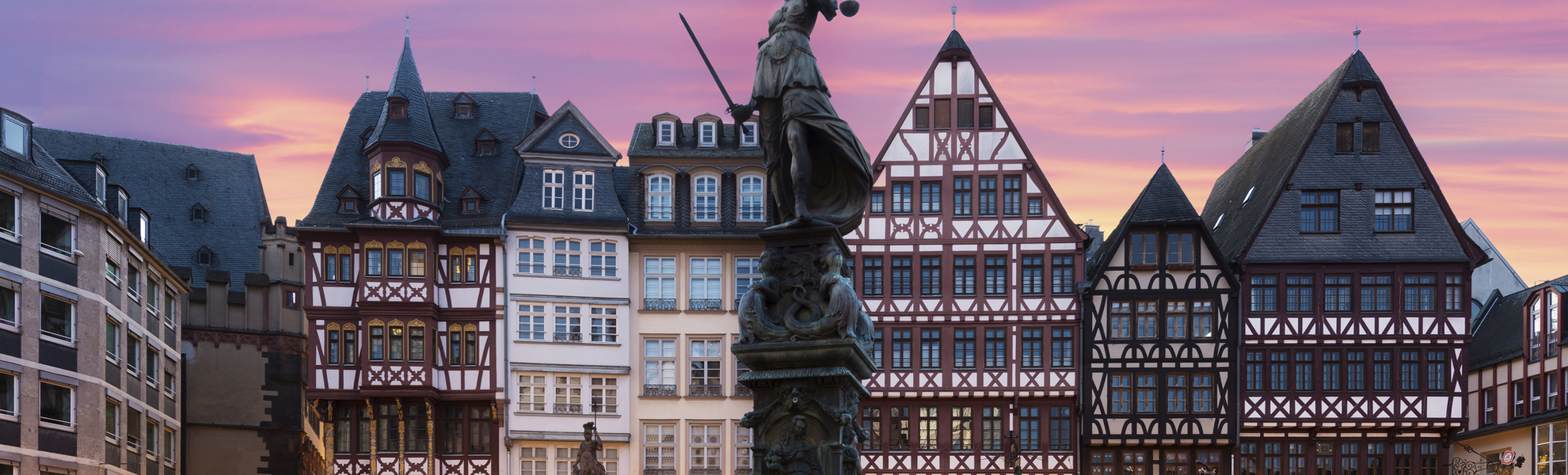 Justitia Statue in Frankfurt, Deutschland