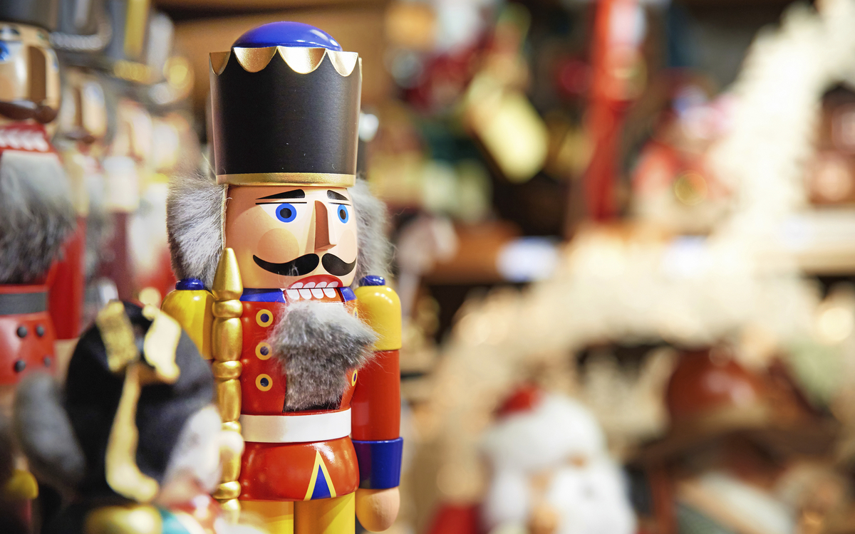 Nussknacker auf einem Weihnachtsmarkt