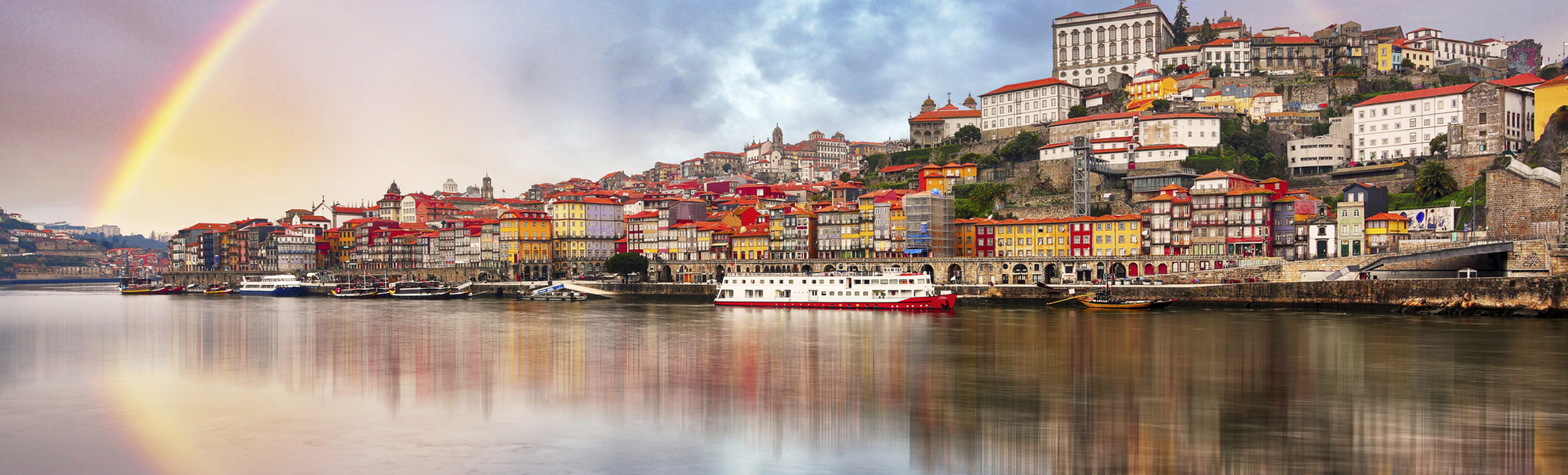 Regenbogen über Porto, Portugal