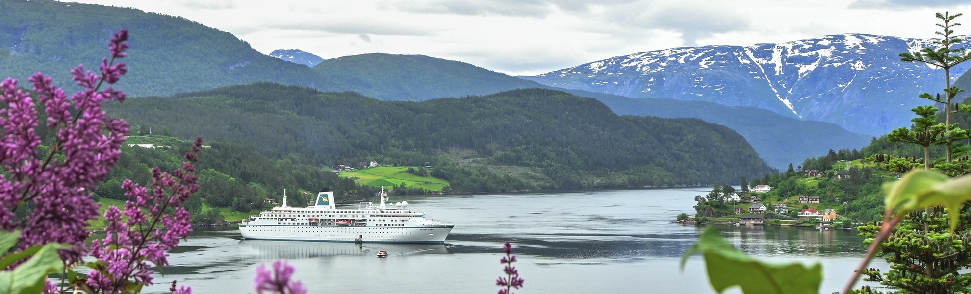 MS Deutschland in Ulvik