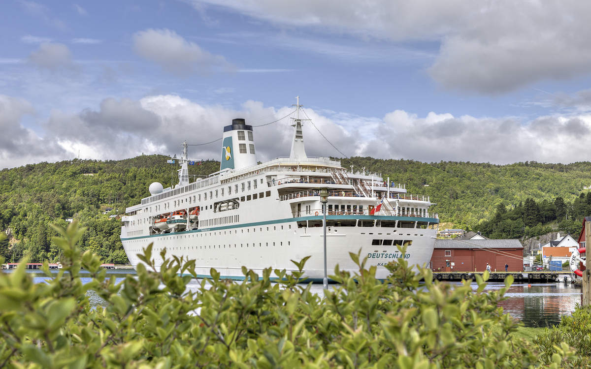 MS Deutschland im Flekkefjord