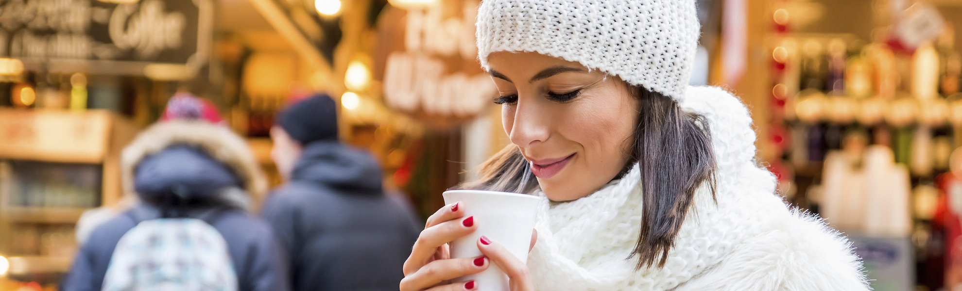 Menschen auf dem Weihnachtsmarkt