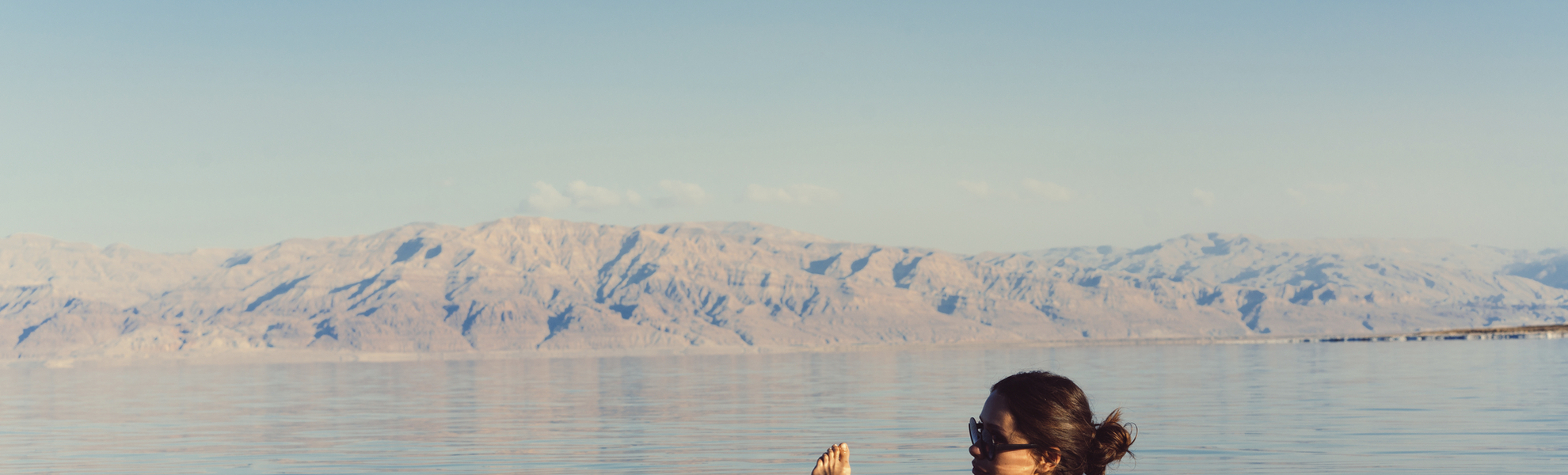 Frau im Toten Meer, Israel