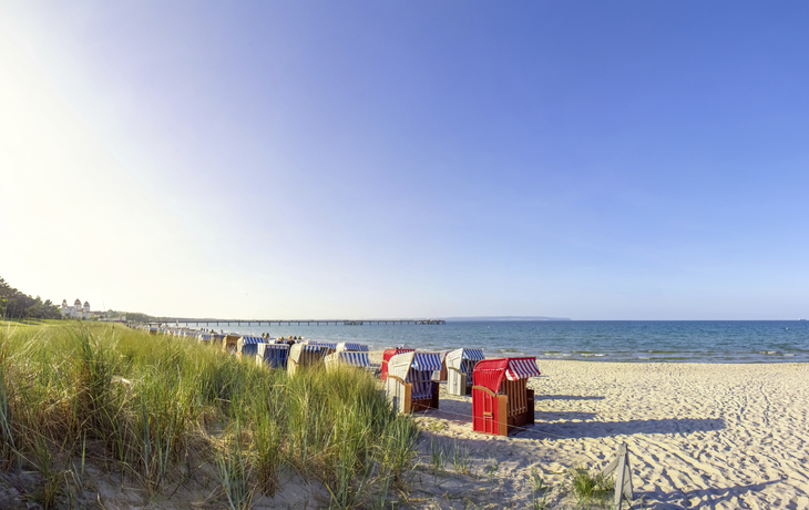 Strandkörbe am Strand von Binz, Rügen, Deutschland