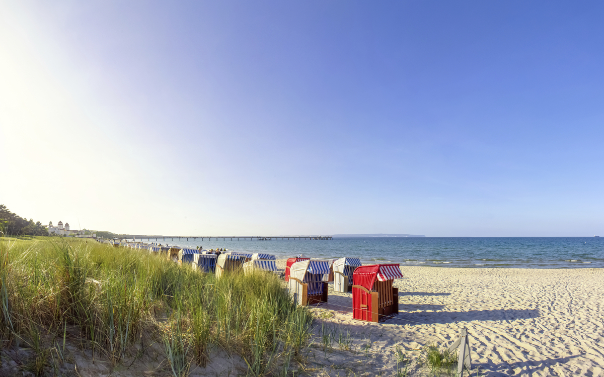 Strandkörbe am Strand von Binz, Rügen, Deutschland