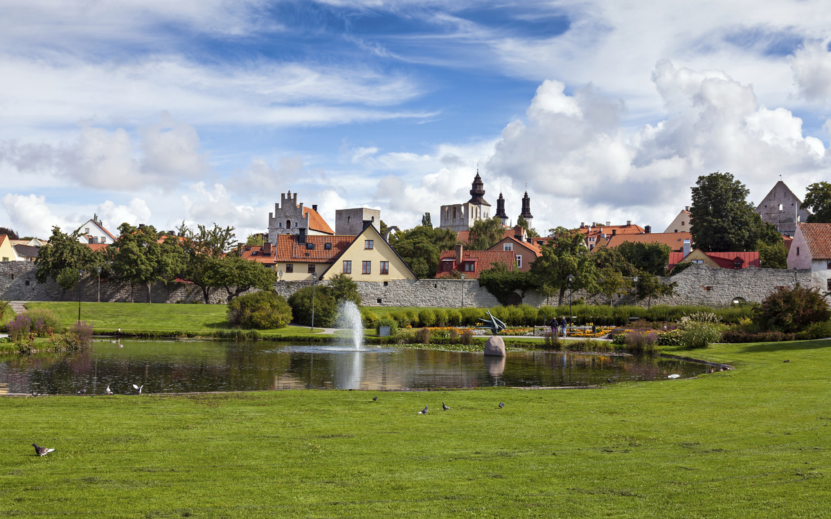 Park in Visby auf Gotland, Schweden