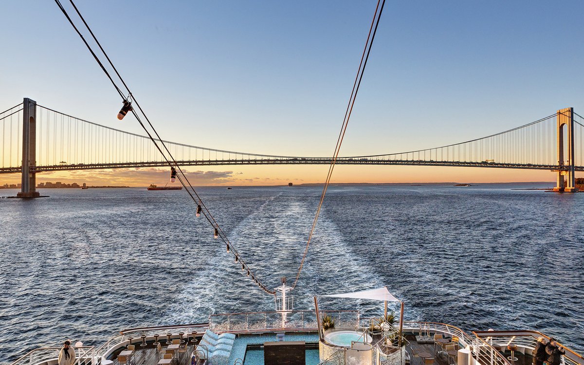 Verrazano Narrows Brücke in New York während des Sonnenuntergangs, USA