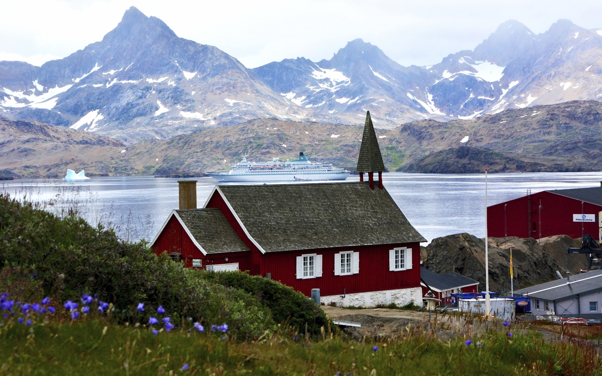 MS Deutschland in Ammassalik