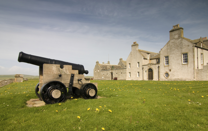 Kanone vor dem Skaill Herrenhaus, Schottland