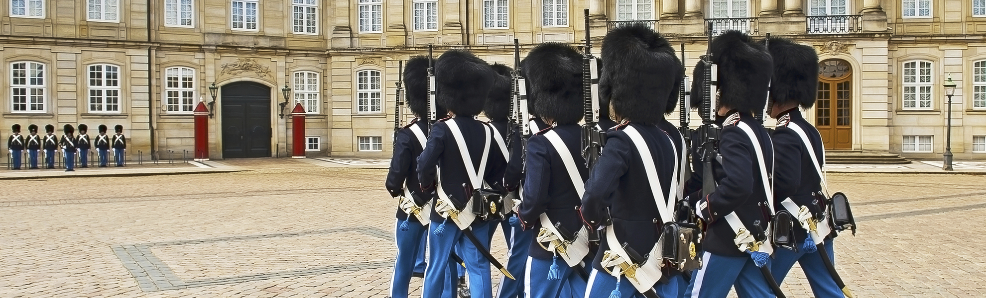 Wachwechsel am Schloss Amalienburg in Kopenhagen, Dänemark