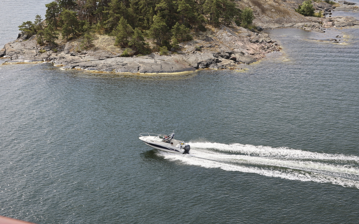 MS Artania in den Schaeren vor Stockholm