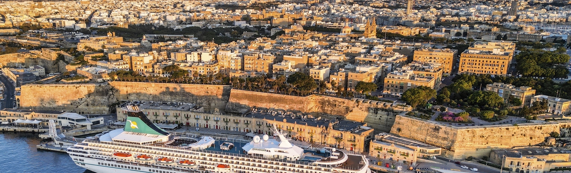 MS Artania in Valetta