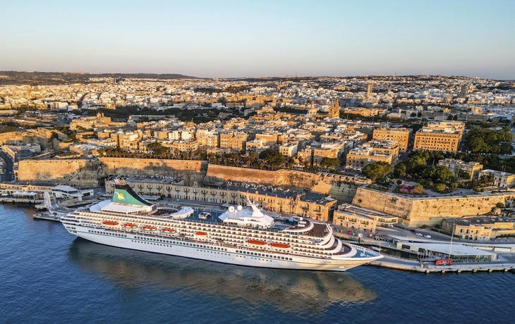 MS Artania in Valetta