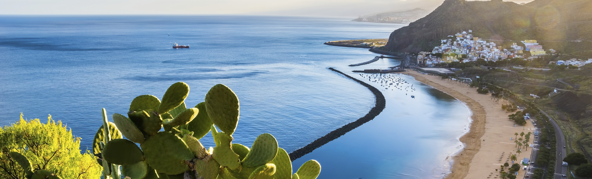 Blick auf die Küste und den Strand von Santa Cruz auf Teneriffa, Spanien