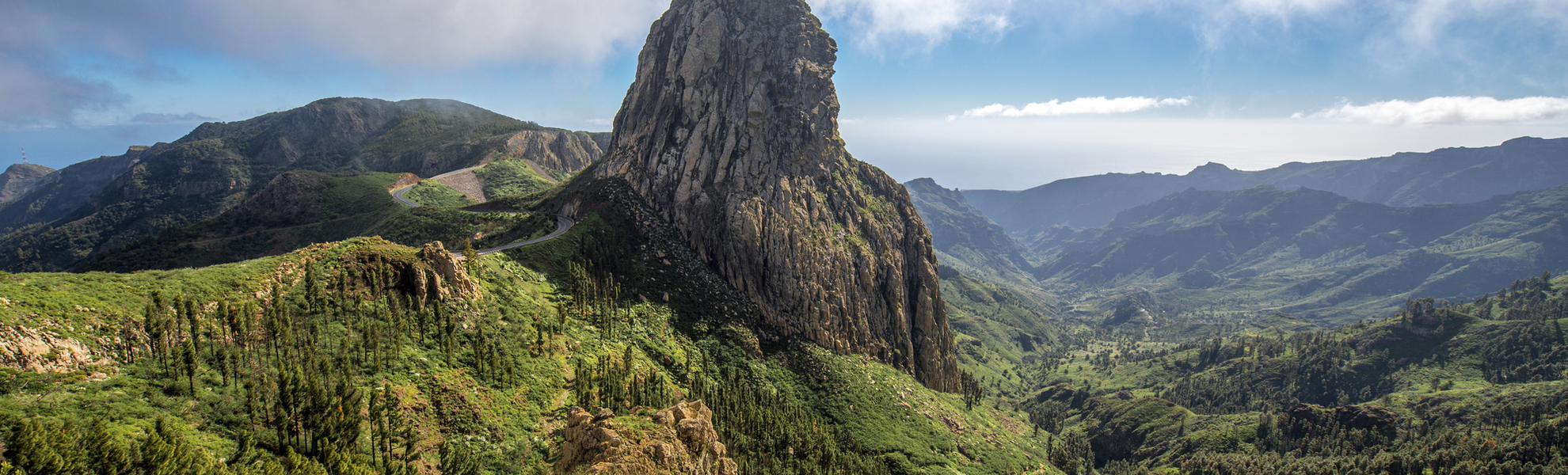 Roque de Agando Felsen im Nationalpark Garajonay inmitten der Insel La Gomera, Spanien