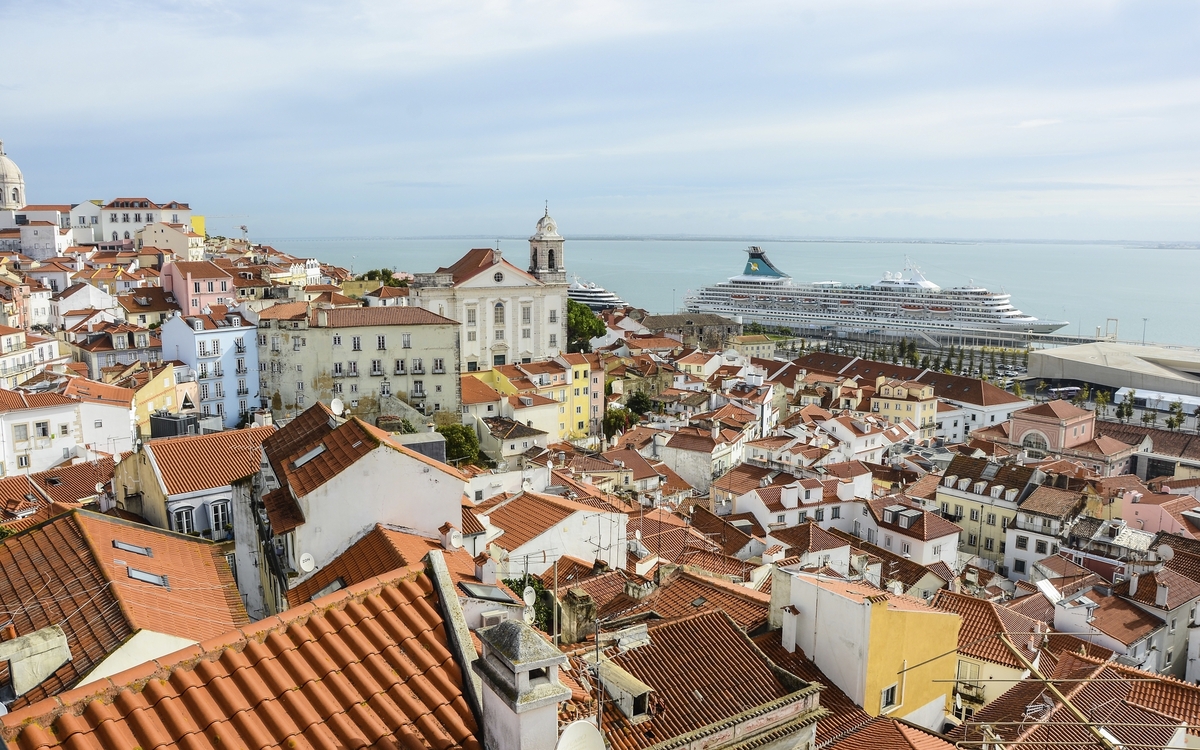 MS Artania in Lissabon