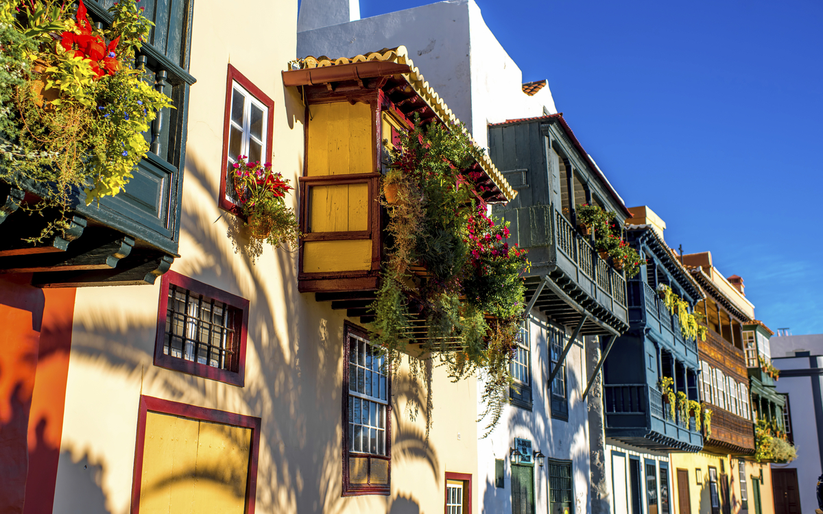 Bunte Häuser in Santa Cruz de La Palma, Kanarische Inseln