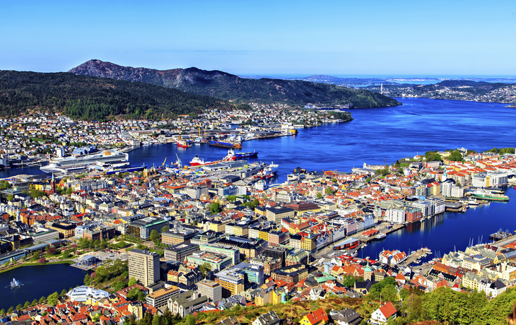 Blick vom Berg Fløyen auf Bergen, Norwegen