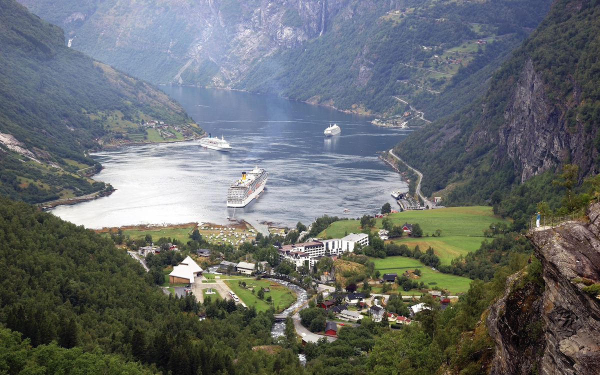 MS Albatros im Geiranger Fjord, Norwegen