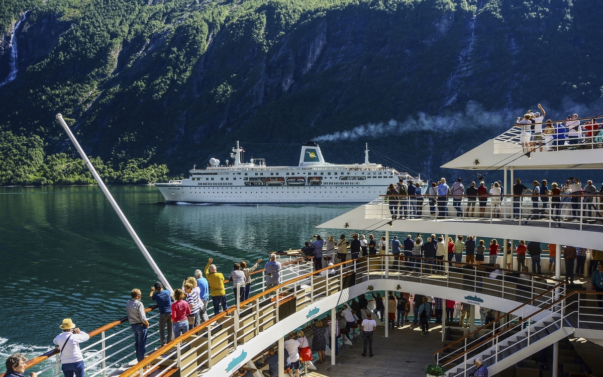 MS Artania im Geiranger Fjord
