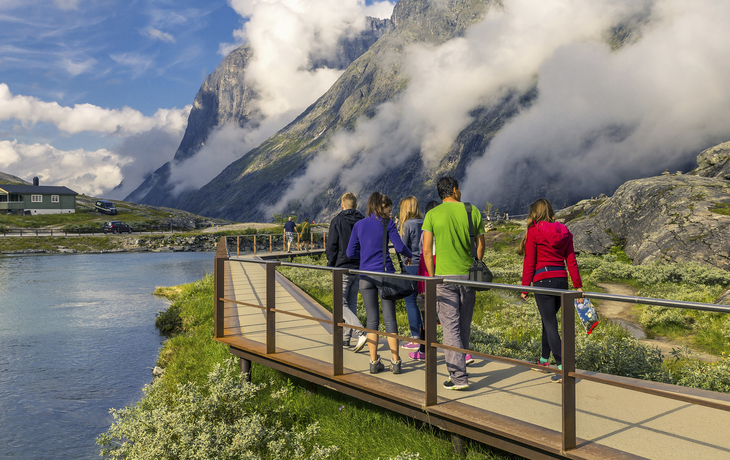 Wanderer auf dem Trollstigen, Norwegen