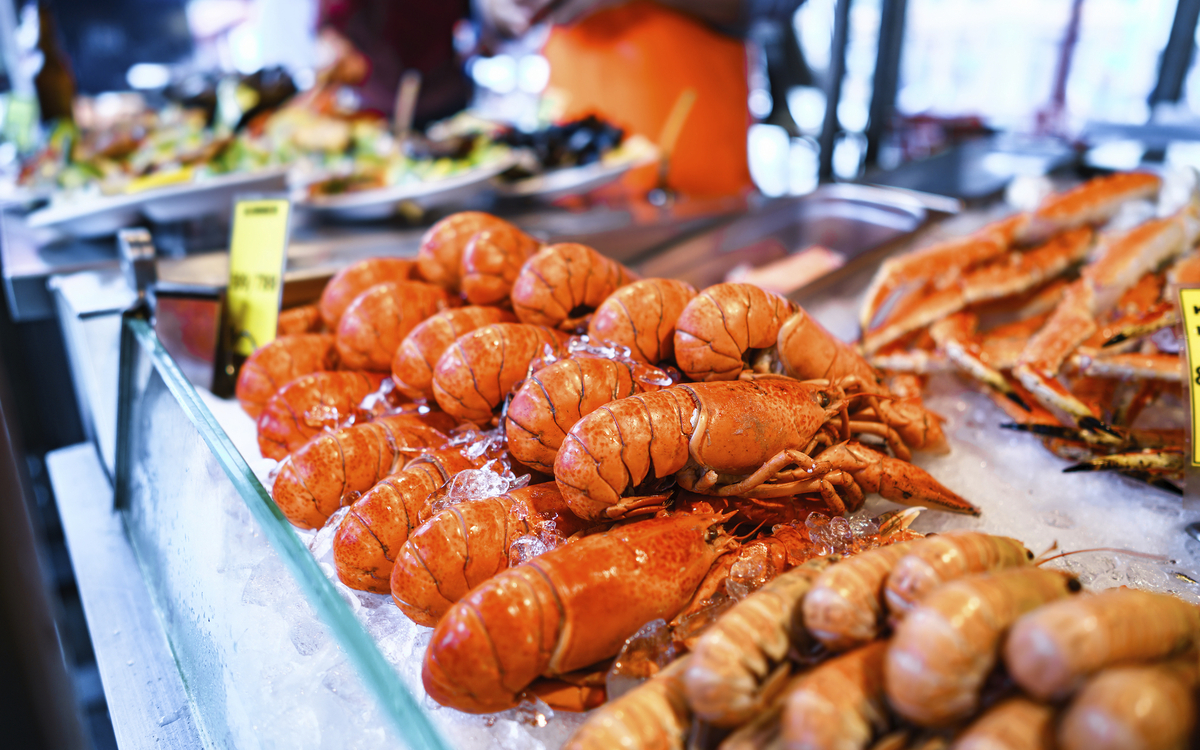 Angebot auf einem Fischmarkt in Norwegen